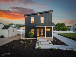 Modern Style Home Near Canyon RSL and expo